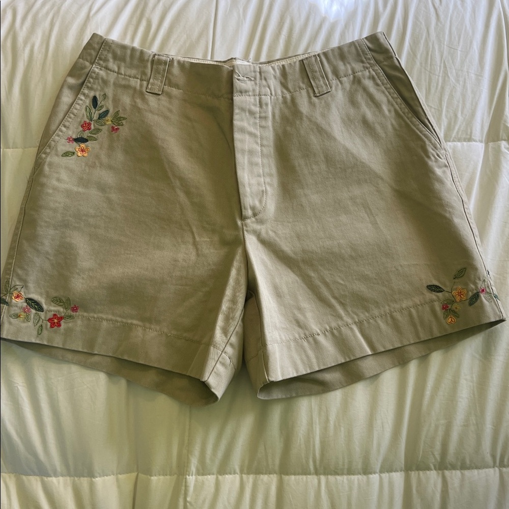 GAP Clean Cut Vintage Tan Women's Shorts with Floral Embroidery
